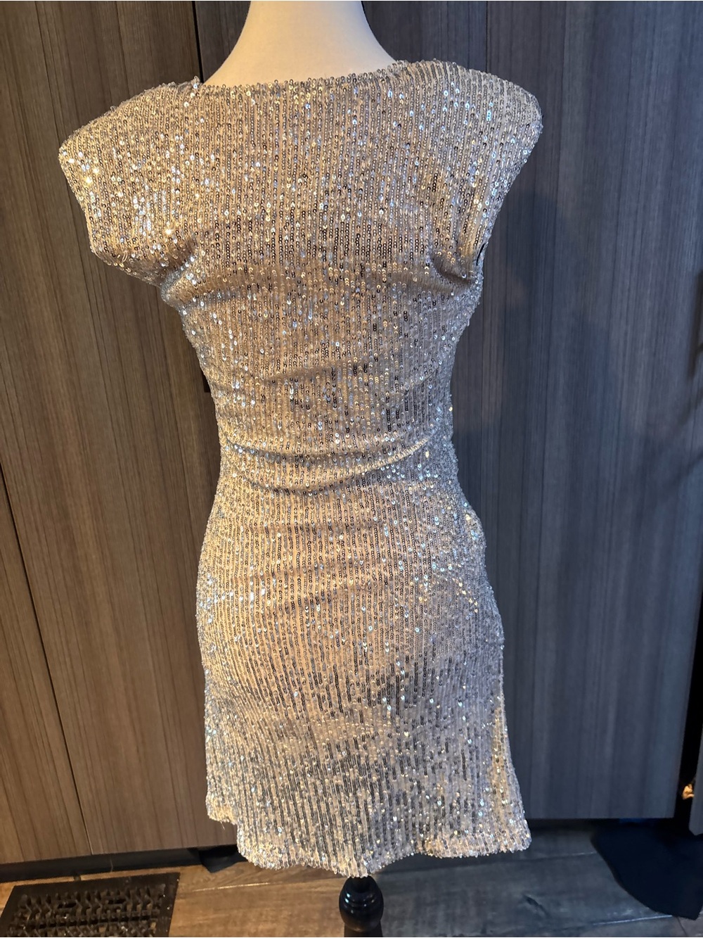 Maje Sequin V-Neck Sleeveless Cocktail Dress in Champagne. Size European 2. NWT - Picture 4 of 6